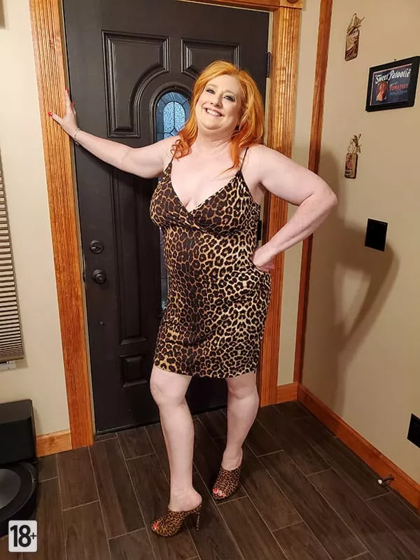 Жена в леопардовом платье - страсть после корпоратива